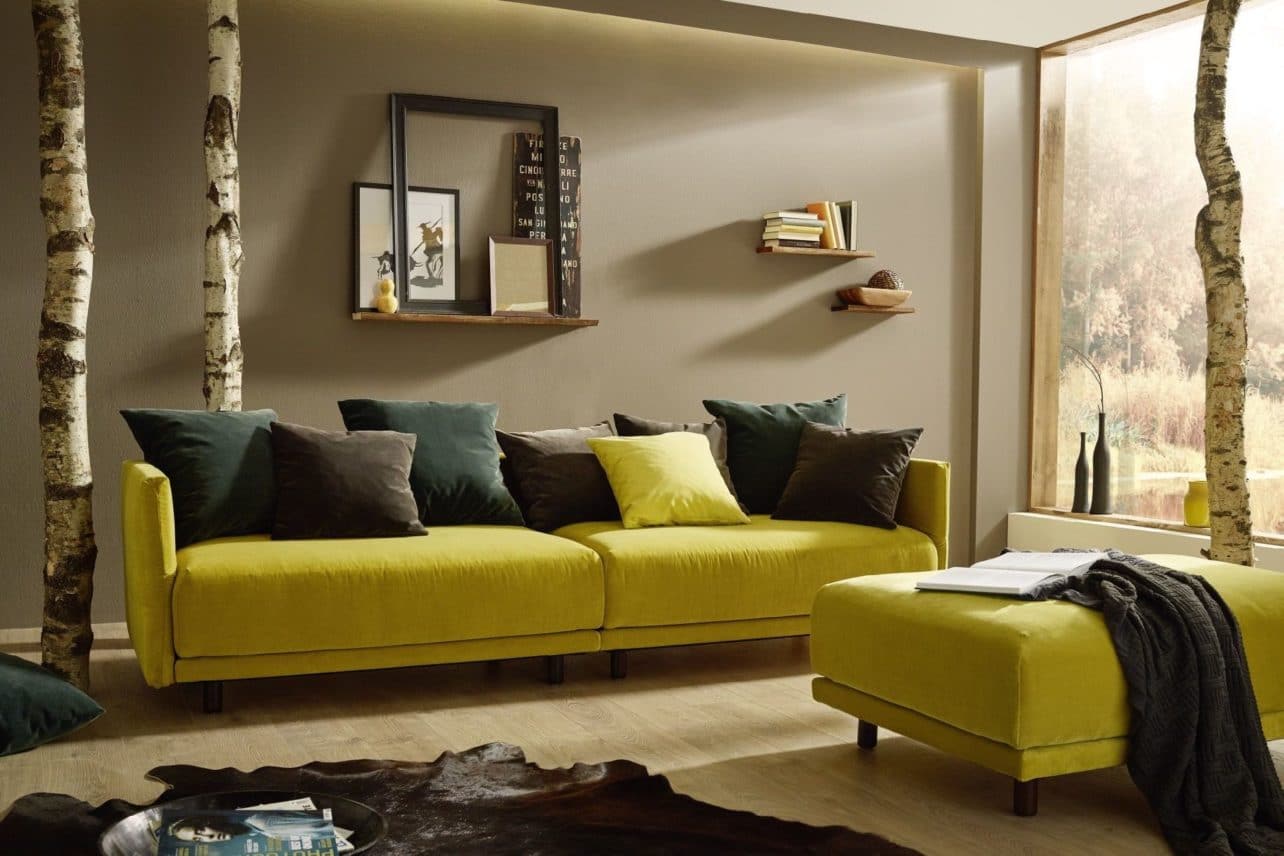 Großes Sofa Riva mit Hocker in Senfgelb